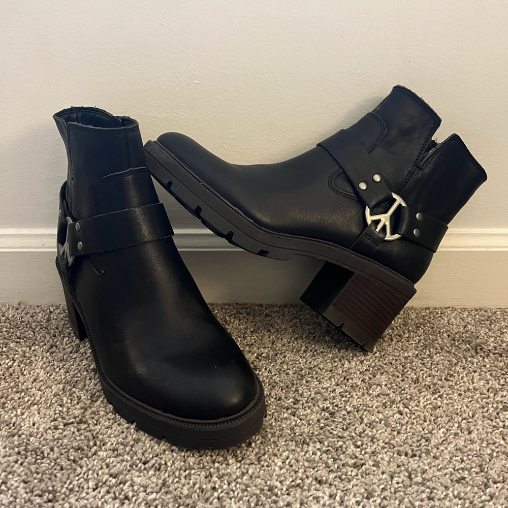 Lucky Brand Size 8 Soxton Harness Ankle Boots Black-Peace Sign-Platform Lug Sole